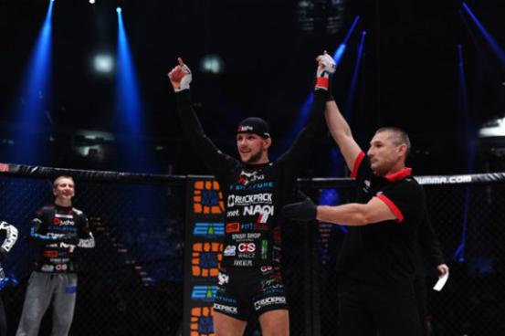 553x0-427b6218ac2359a006311d3f41399e99