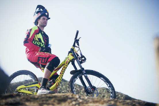 553x0-20147ba0c9ba47f5f89a728c3483e244