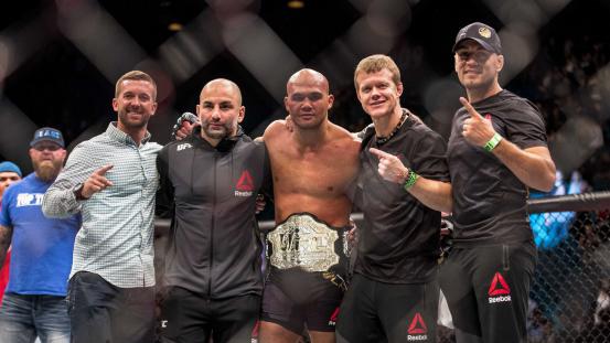 553x0-73c7ceb5d6fe749a6784a862d7d77cfe