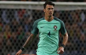 553x0-b9979a5f0e4c9ff332c009cc0b0f5e1b